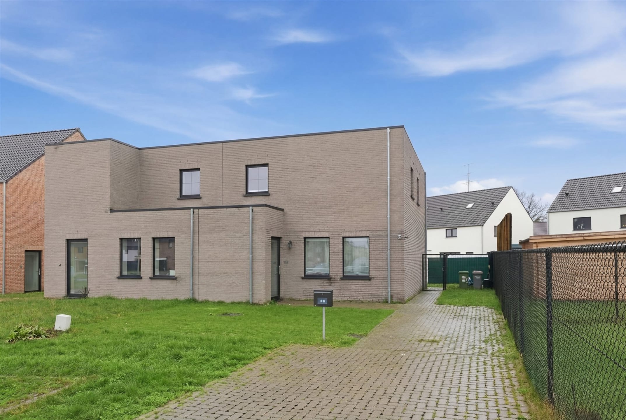 Moderne woning met 3 slks & tuin