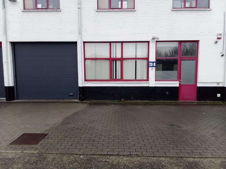 Industriële gebouwen te huur in Waterloo - € 1.900 (+ € 100) - 230m² ...