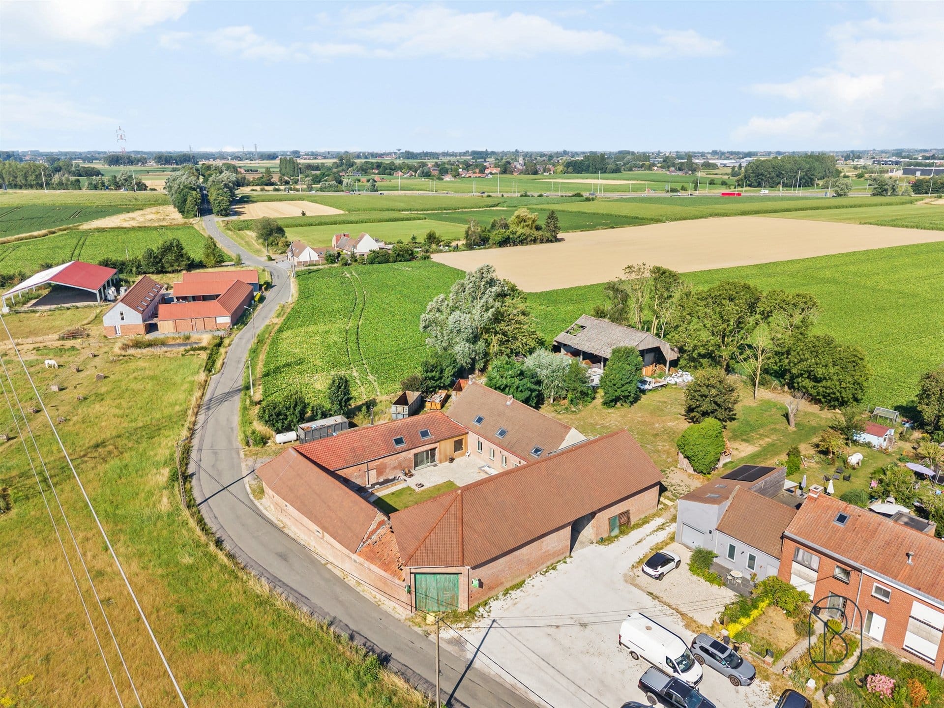 3-room house & single family of 317 m²