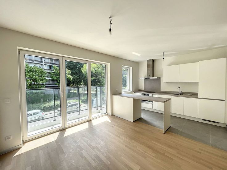 Apartment for rent in Brussel €1,100 (+ €200) 2 bedrooms 83m²