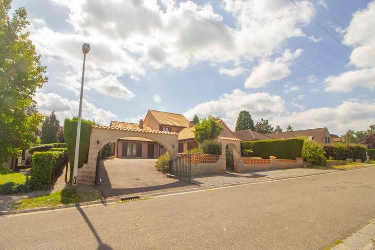 Villa à vendre à Montigny-le-Tilleul - 4 chambres - 195m² - Immoweb