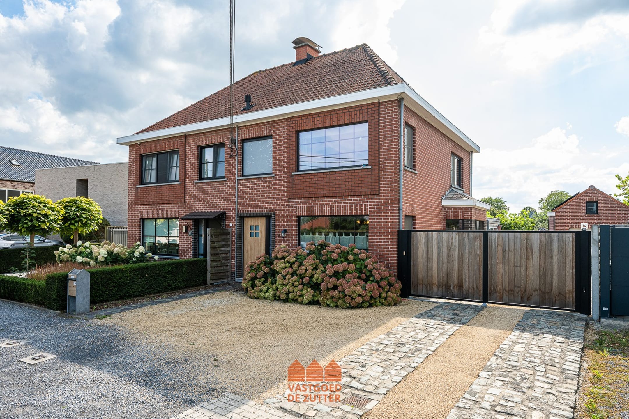 4-room house & single family of 177 m²