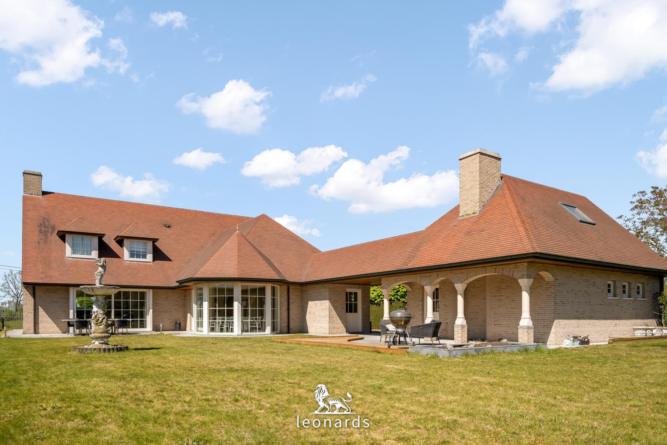 6-room detached & villa of 376 m²