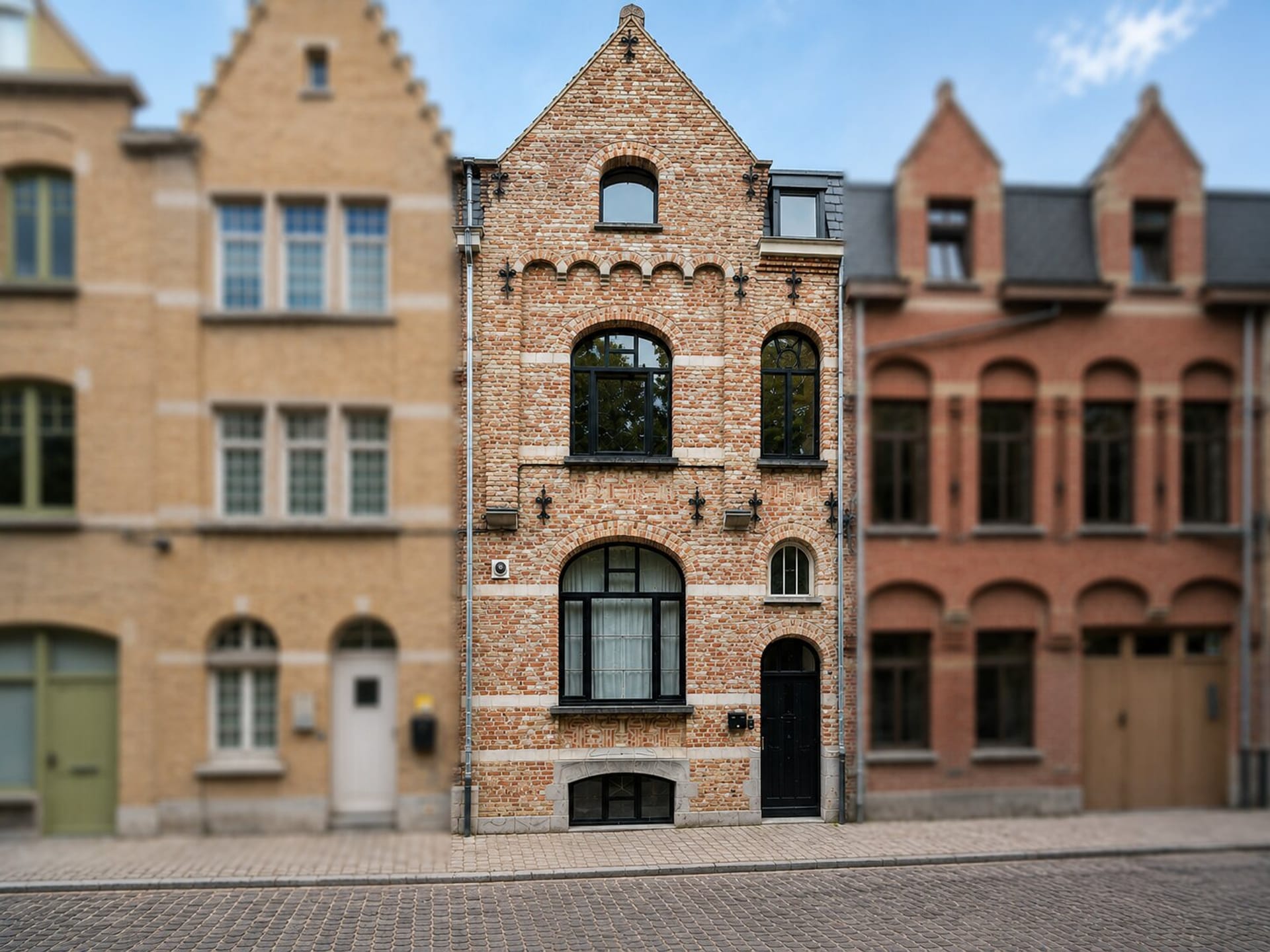 5-room house & single family of 438 m²