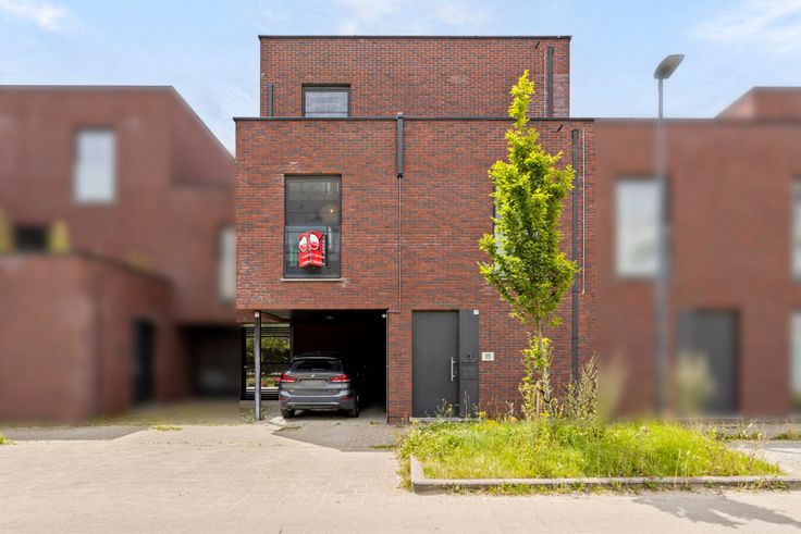 Halfopen bebouwing met vier slaapkamers en tuin in Gent