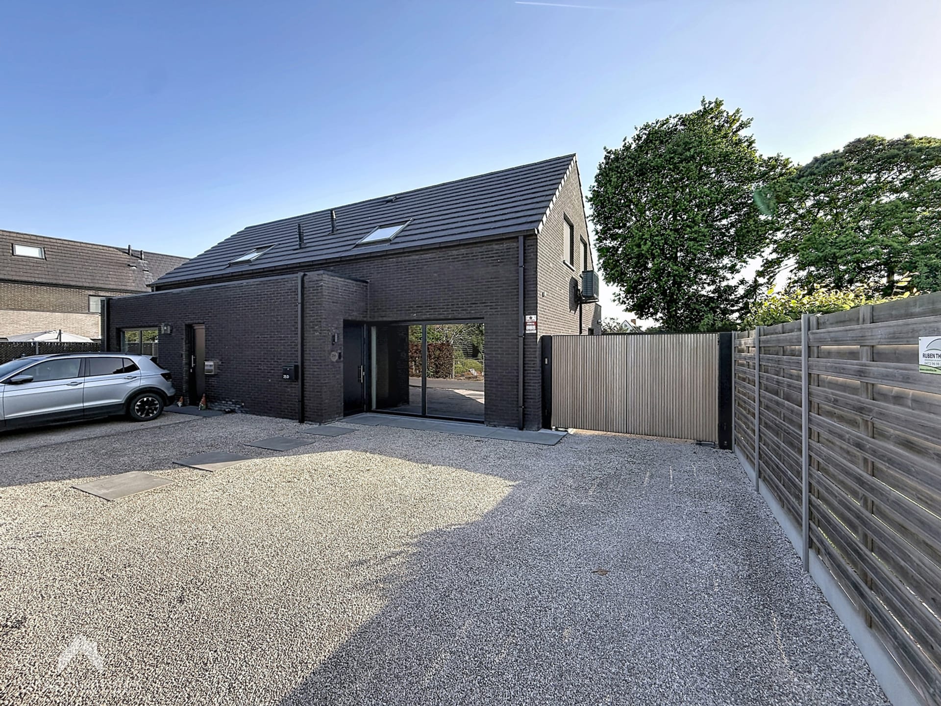 3-room house & single family of 102 m²