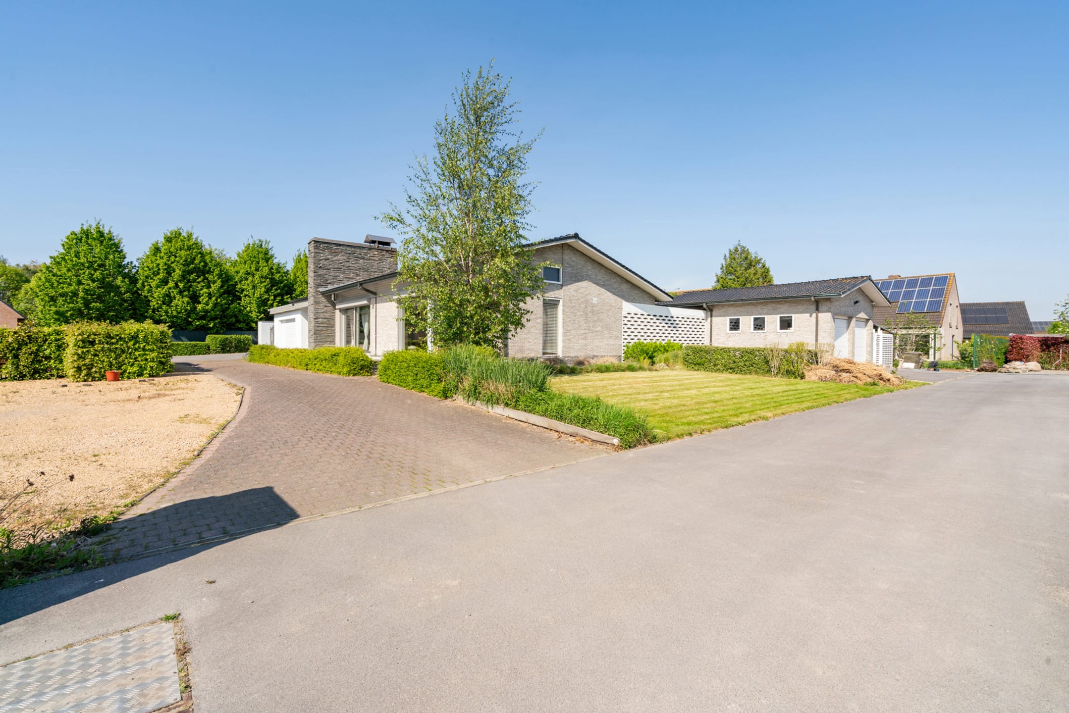 4-room house & single family of 240 m²