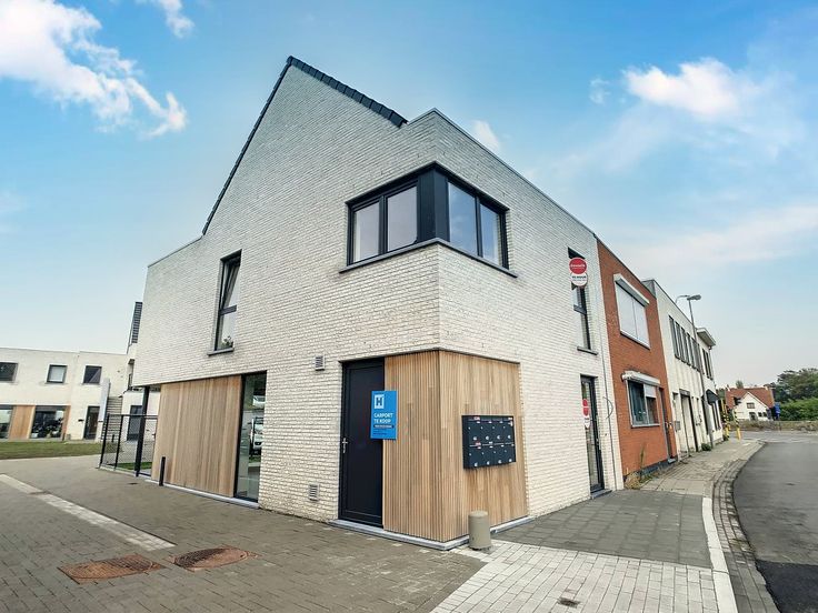 Moderne nieuwbouwwoning met 3 slaapkamers, tuin en autostaan