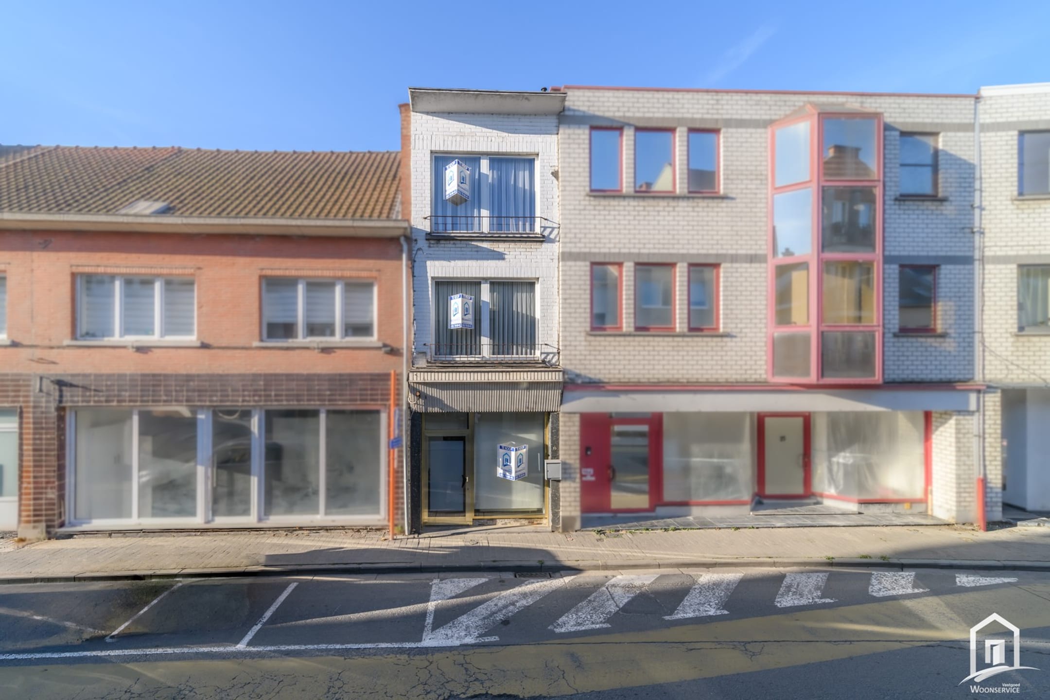 2-room house & single family of 230 m²