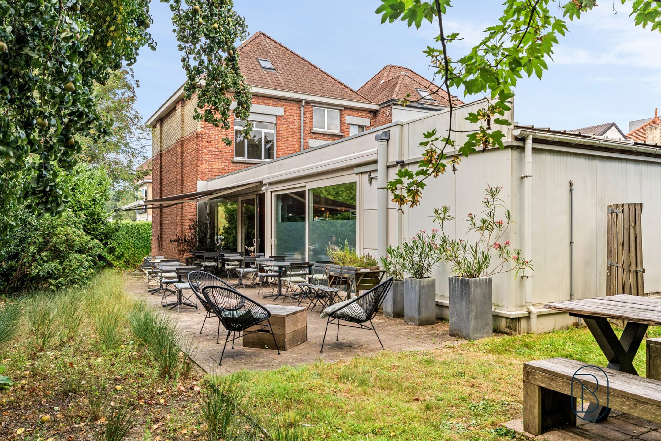 3-room house & single family of 193 m²