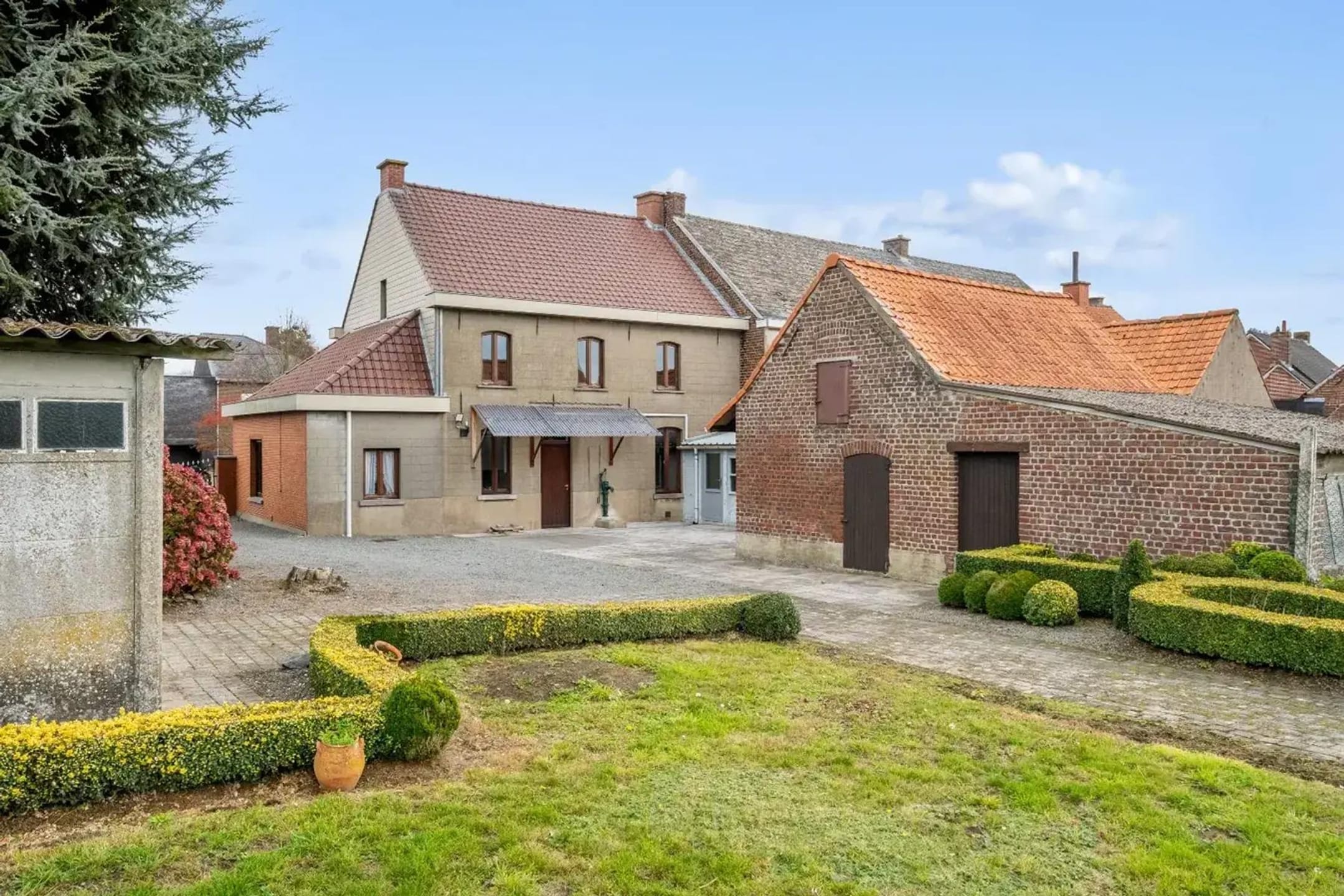 4-room house & single family of 200 m²