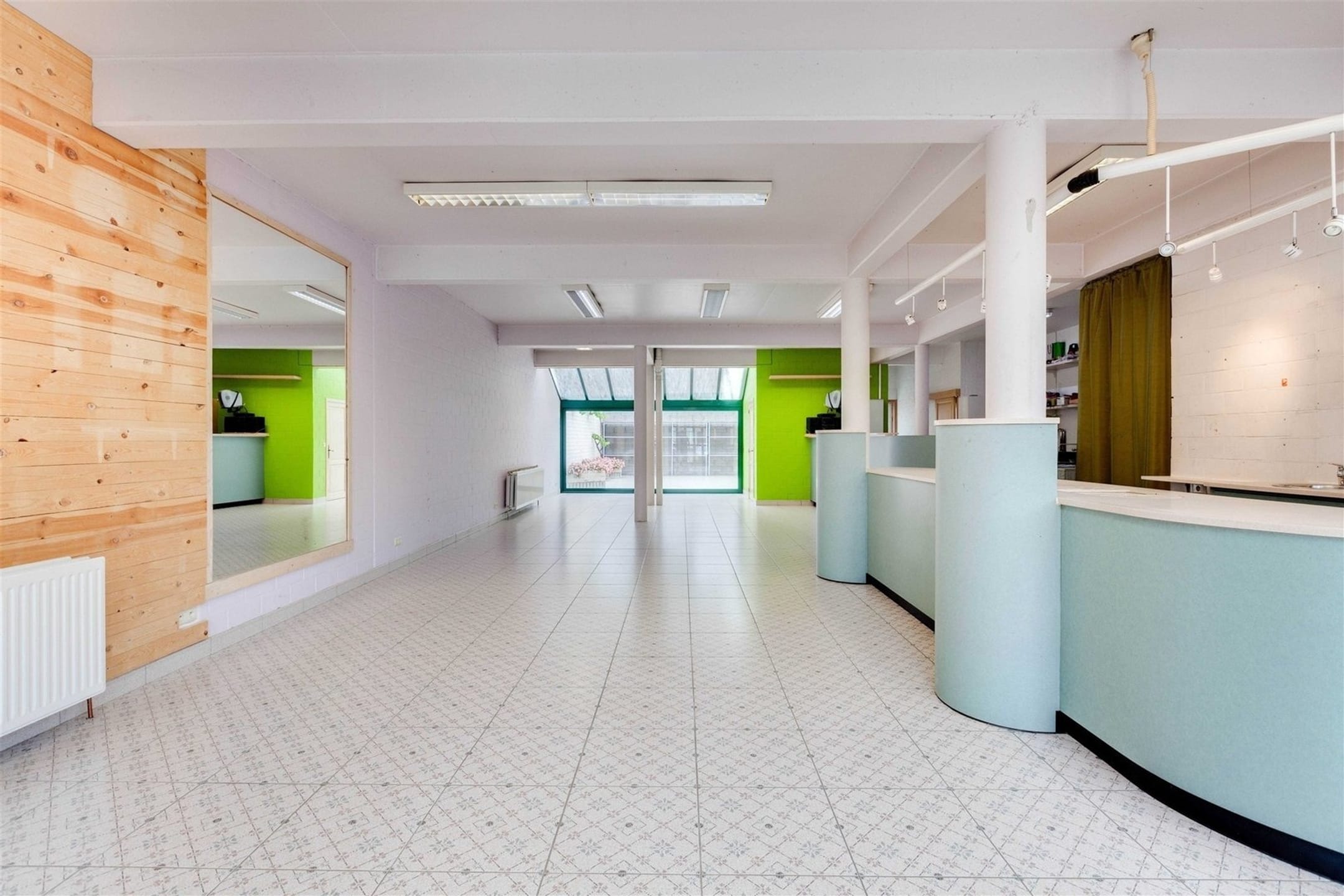 1-room house & single family of 113 m²
