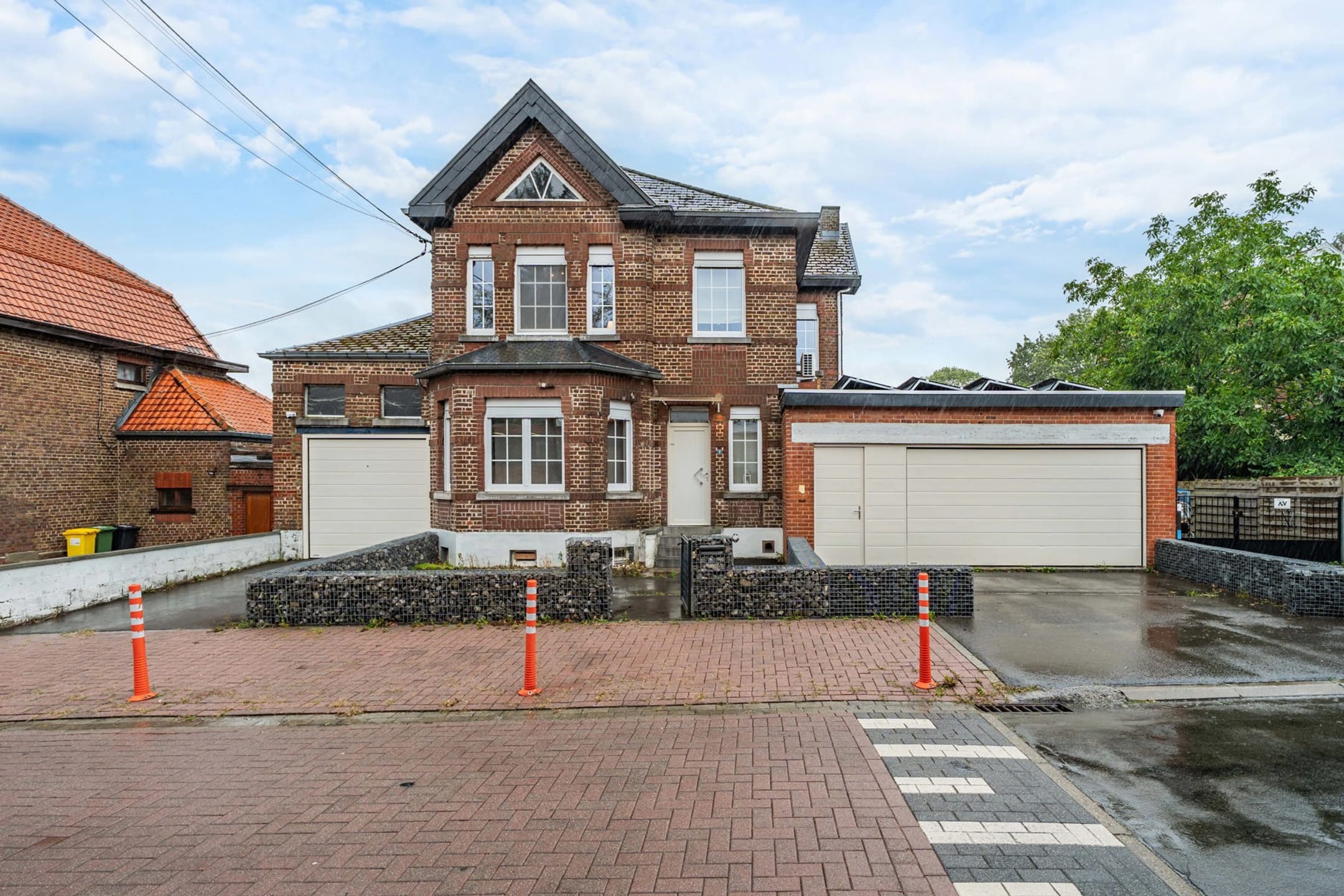 19-room house & single family of 130 m²