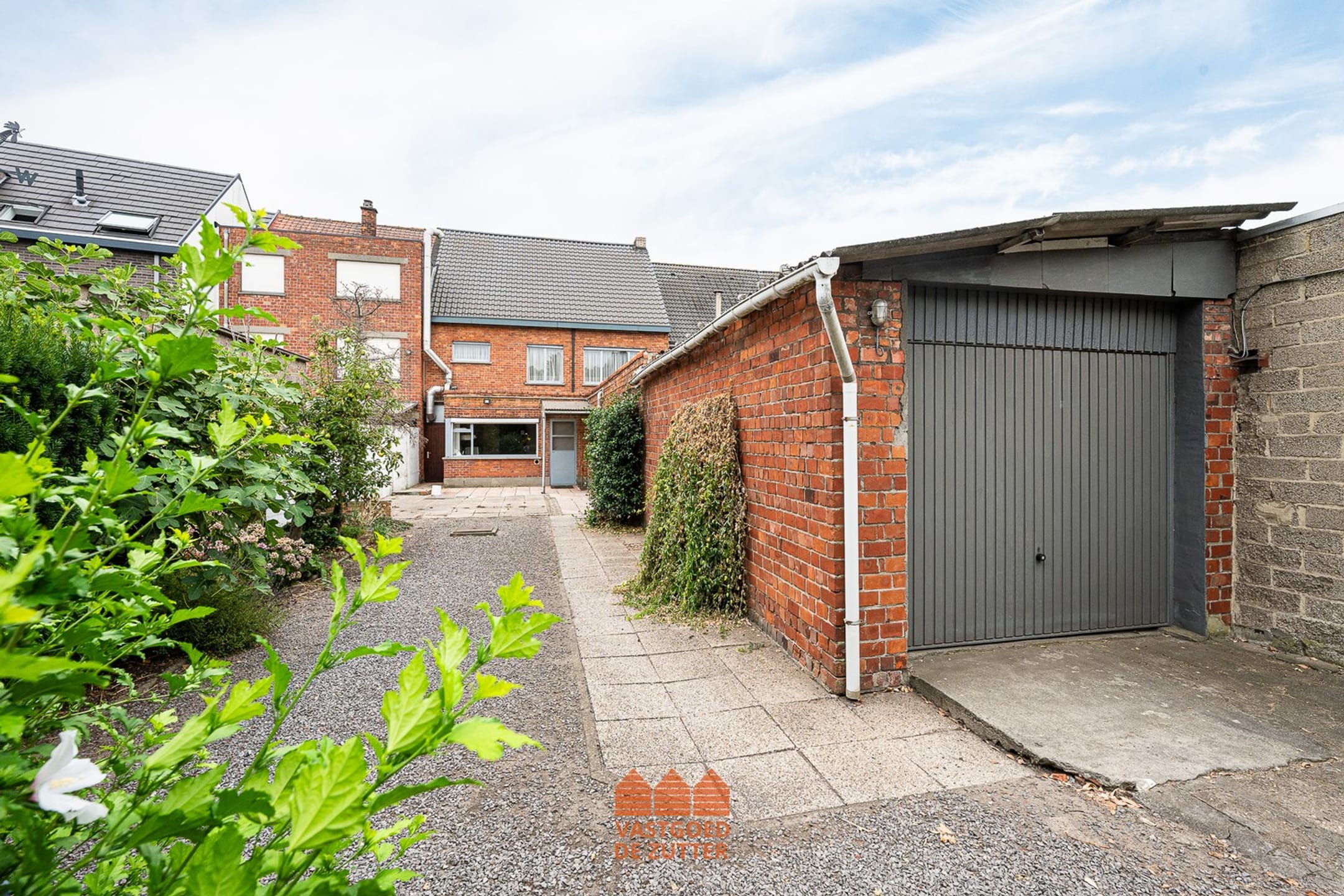 10-room house & single family of 266 m²