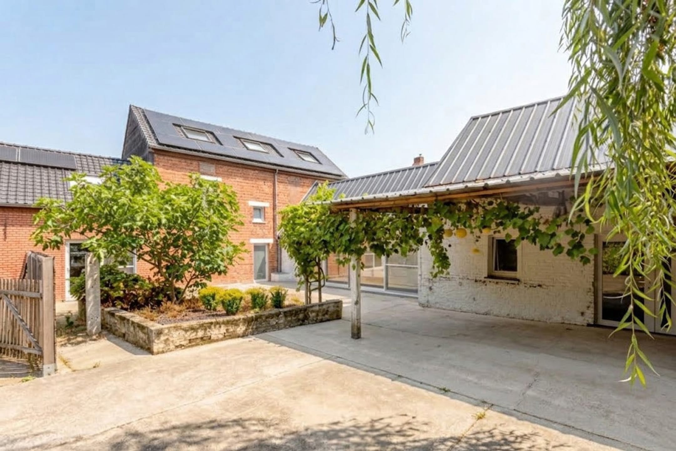 5-room house & single family of 200 m²