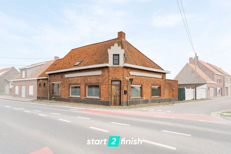 Veelzijdig hoekpand in Langemark-Poelkapelle – Jouw renovat