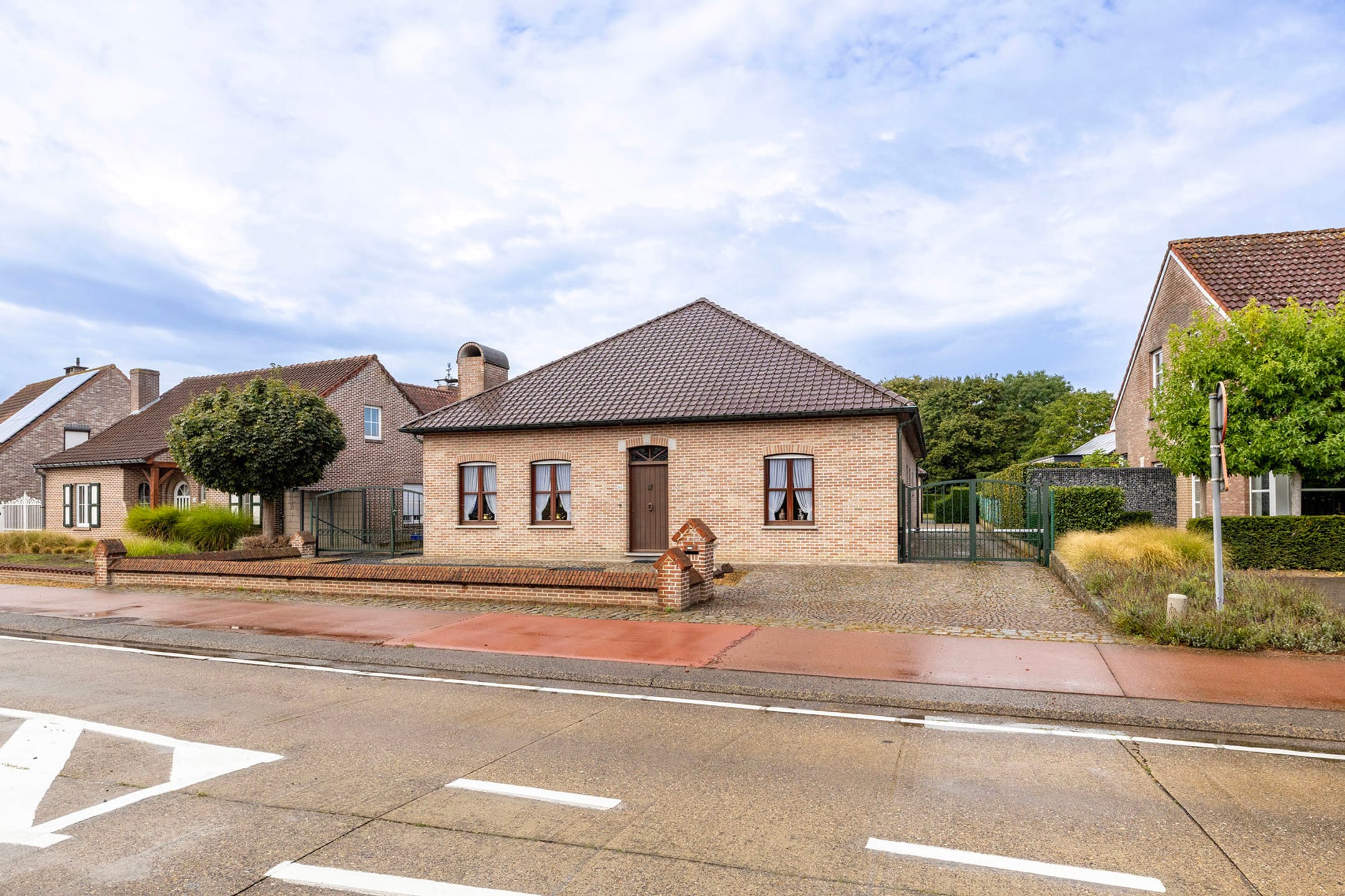 3-room house & single family of 271 m²