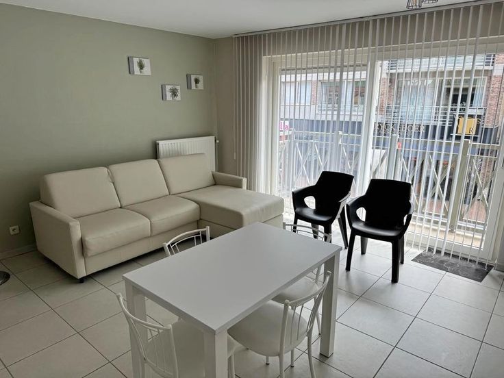 ZEEBRINUS 0102 - Studio met slaaphoek in jonge residentie...