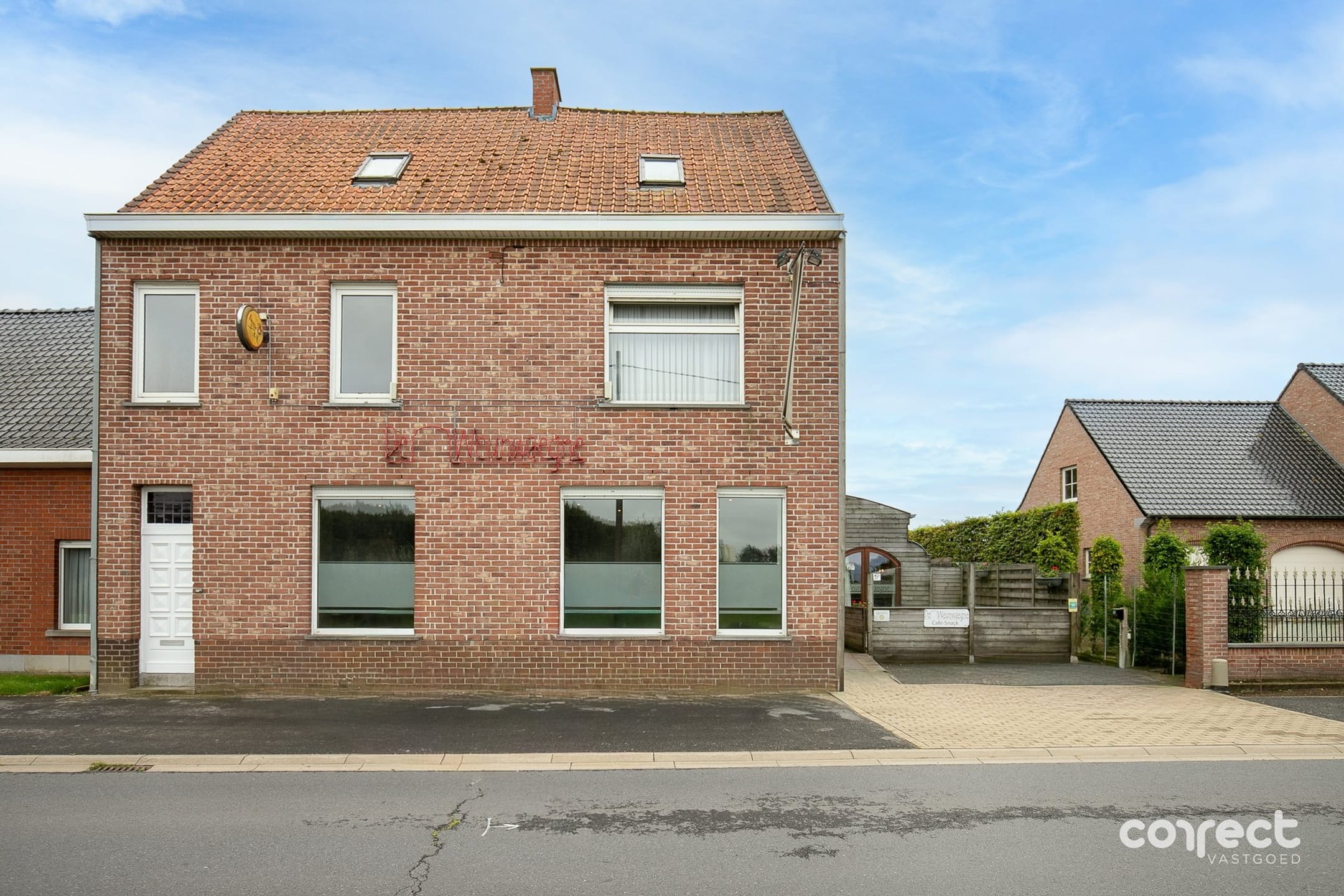 7-room house & single family of 273 m²