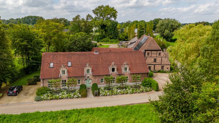 Huis te koop in Ranst - € 850.000 - 425m² - Immoweb