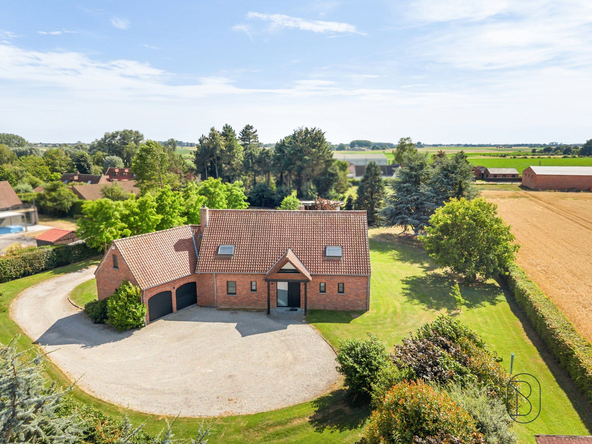 5-room detached & villa of 304 m²