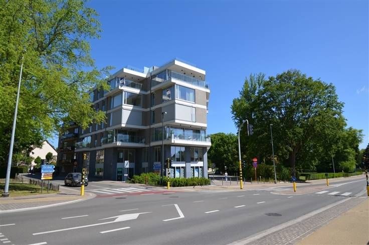 Duplex met 2 kamers en parking in recent gebouw