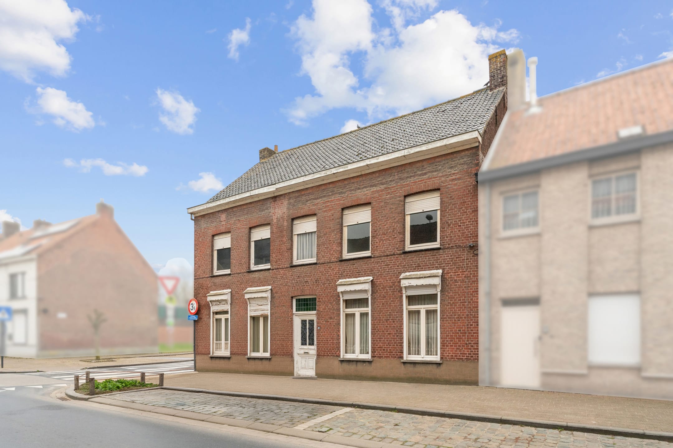 3-room house & single family of 236 m²