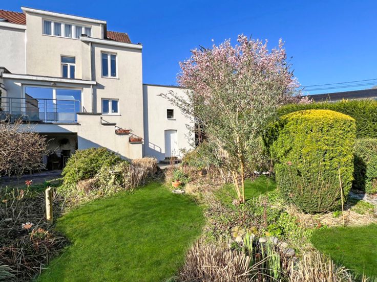 44 MAISONS à vendre La Hulpe (1310)