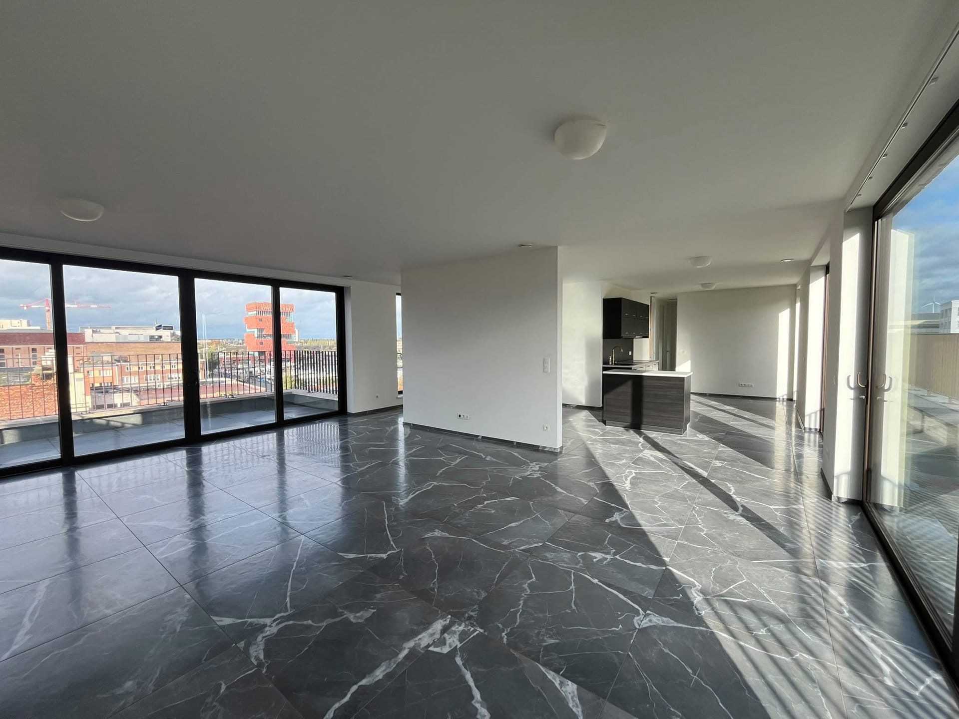 2-pièce maison et famille unique de 190 m²