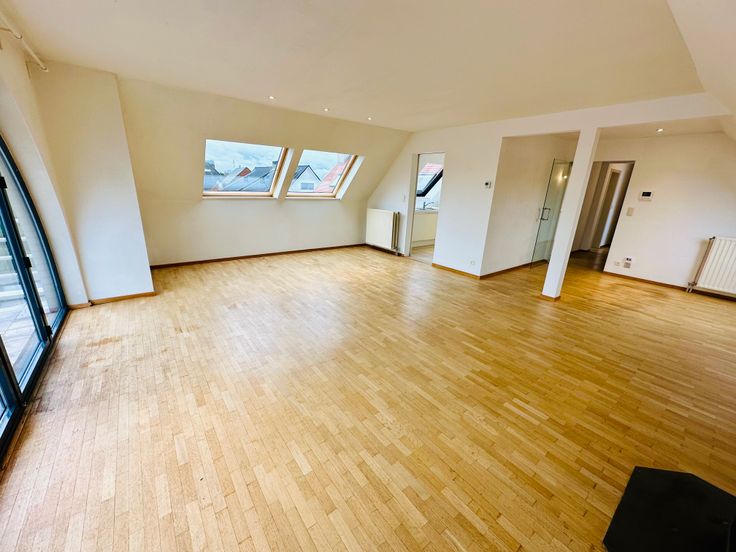 Appartement op bovenste verdieping, goede verbinding met R4