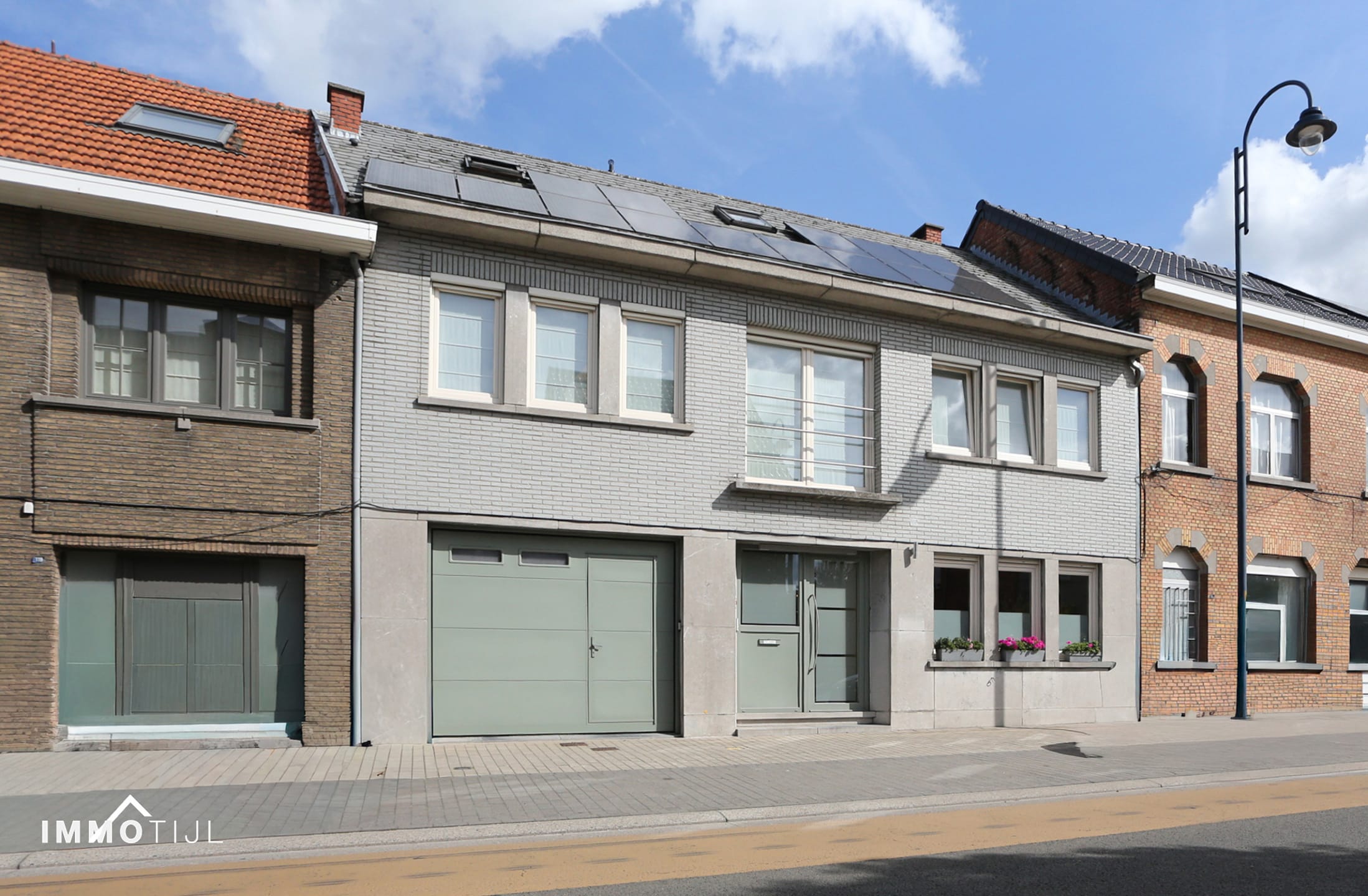8-room house & single family of 299 m²