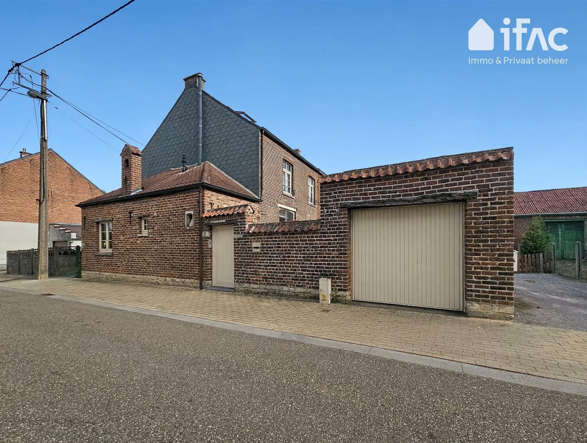 3-room house & single family of 160 m²
